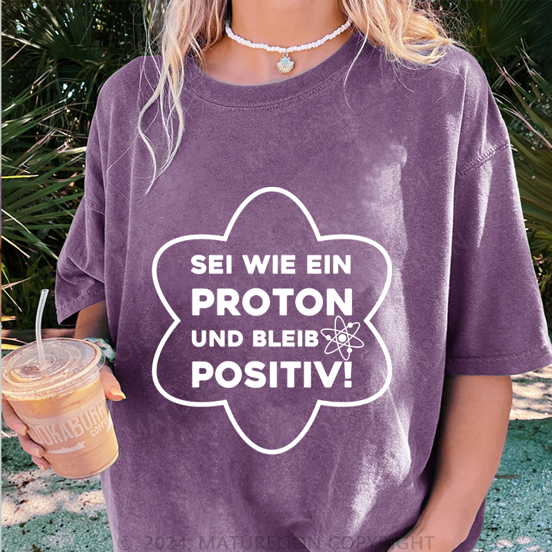 Maturelion Sei wie ein Proton und Postiv Damen Gewaschene Vintage T-Shirt