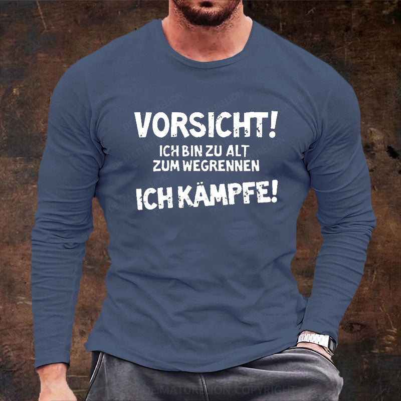 Vorsicht Ich Bin Zu Alt Zum Wegrennen Ich Kämpfe Langarm Shirt