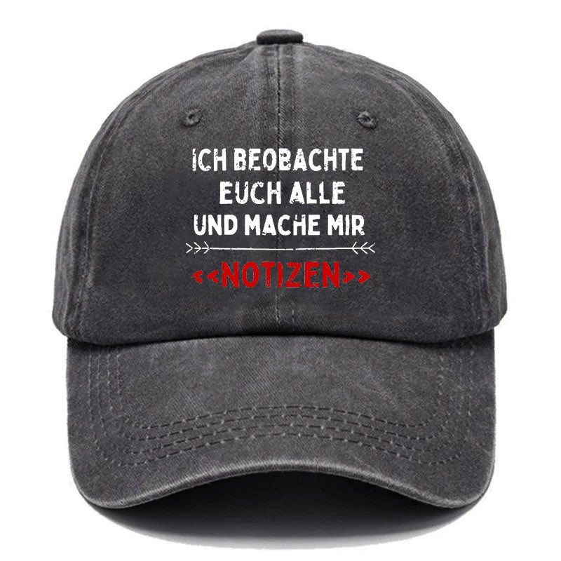 Ich Beobachte Euch Alle Und Mache Mir Notizen Baseball Cap