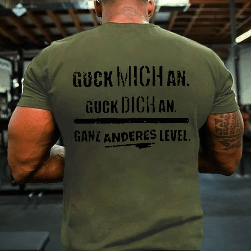 Guck Mich An Guck Dich An Ganz Anderes Level T-Shirt