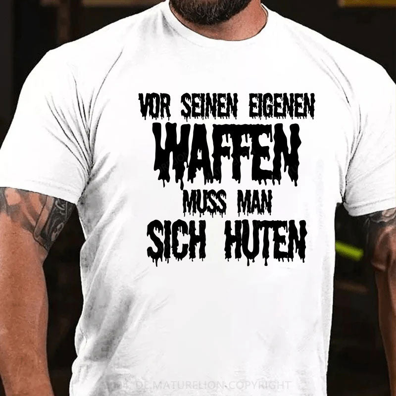 Vor seinen eigenen Waffen muss man sich hüten T-Shirt