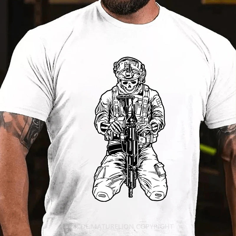 Mächtiger Soldat T-Shirt