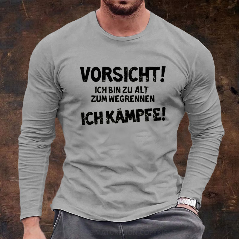 Vorsicht Ich Bin Zu Alt Zum Wegrennen Ich Kämpfe Langarm Shirt