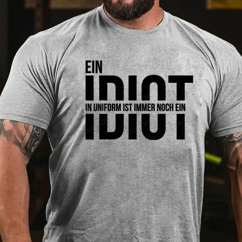 Ein Idiot In Uniform Ist Immer Noch Ein Idiot T-Shirt