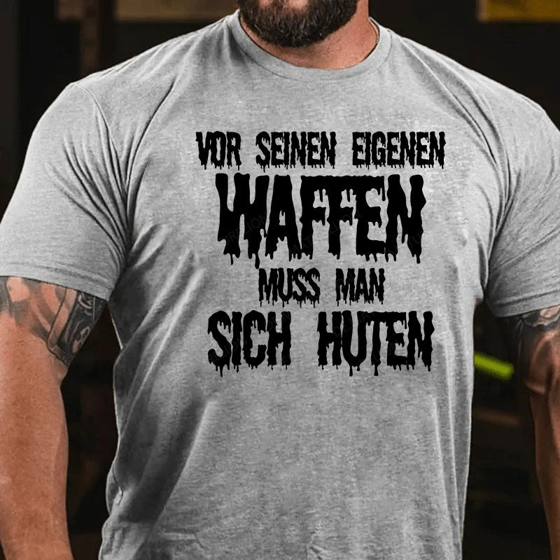 Vor seinen eigenen Waffen muss man sich hüten T-Shirt