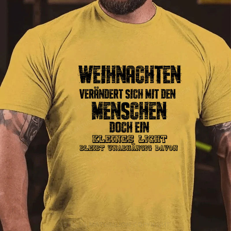Weihnachten verändert sich mit den Menschen, doch ein kleines Licht bleibt unabhängig davon T-Shirt