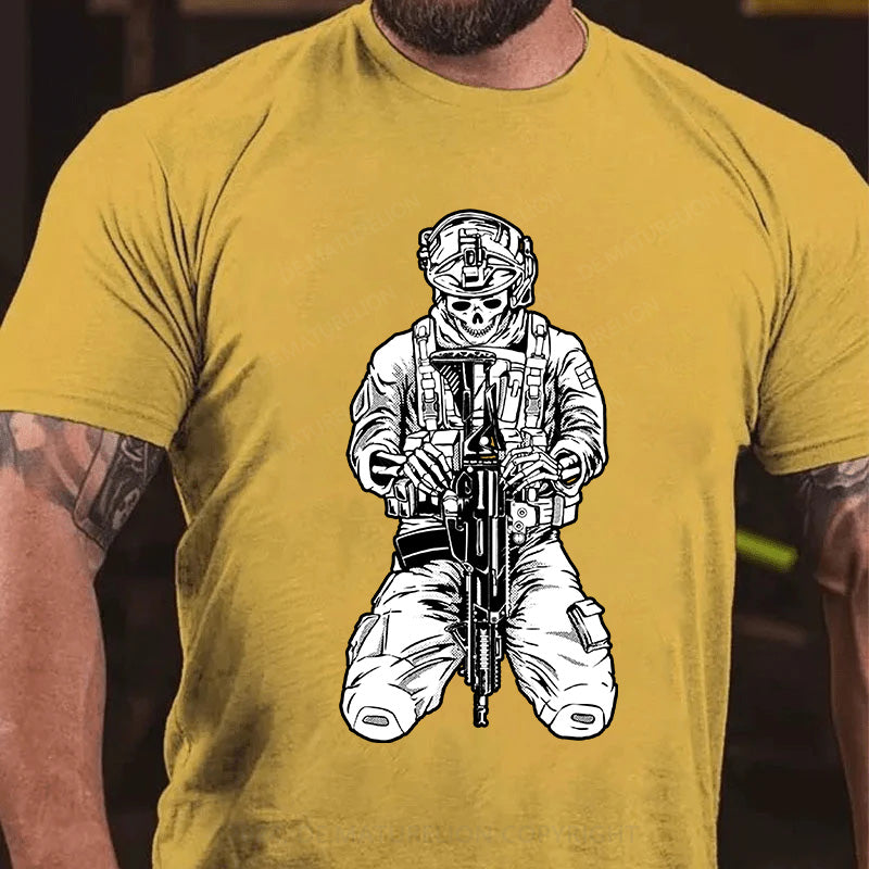 Mächtiger Soldat T-Shirt