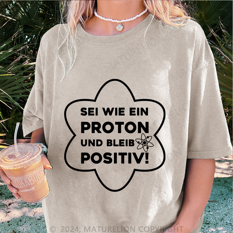 Maturelion Sei wie ein Proton und Postiv Damen Gewaschene Vintage T-Shirt