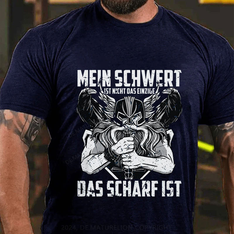 Nicht nur mein Schwert ist scharf T-Shirt