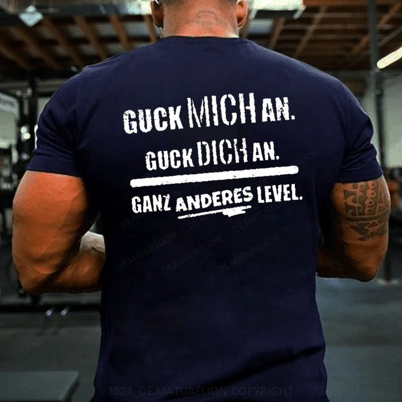 Guck Mich An Guck Dich An Ganz Anderes Level T-Shirt