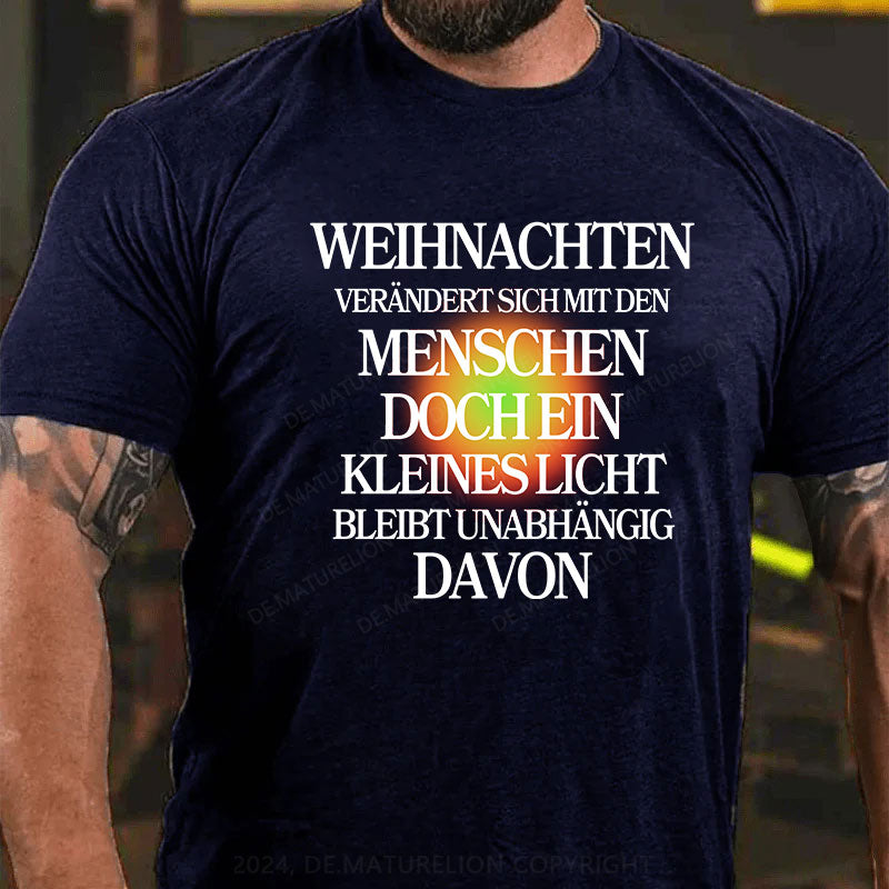 Weihnachten verändert sich mit den Menschen, doch ein kleines Licht bleibt unabhängig davon T-Shirt