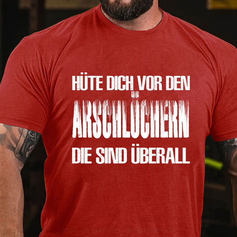 Hüte Dich Vor Den Arschlöchern Die Sind Überall T-Shirt