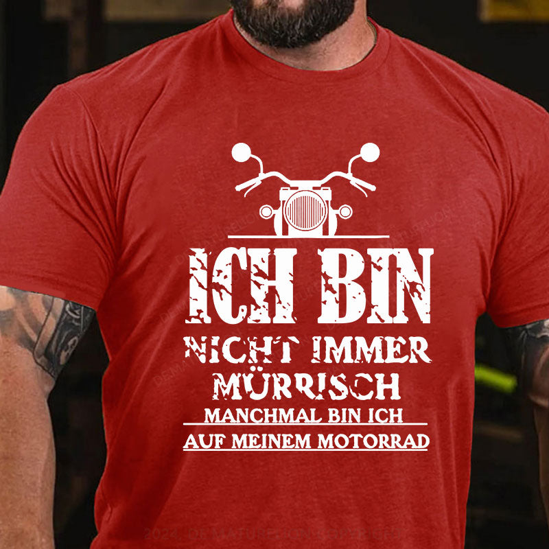 Ich bin nicht immer mürrisch. Manchmal bin ich auf meinem Motorrad T-Shirt