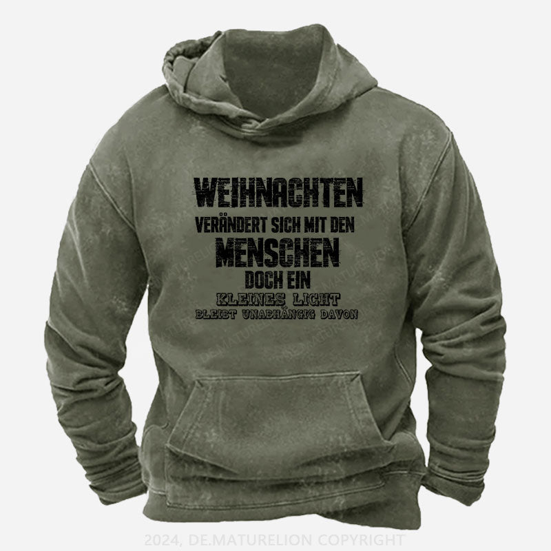 Weihnachten verändert sich mit den Menschen, doch ein kleines Licht bleibt unabhängig davon Hoodie