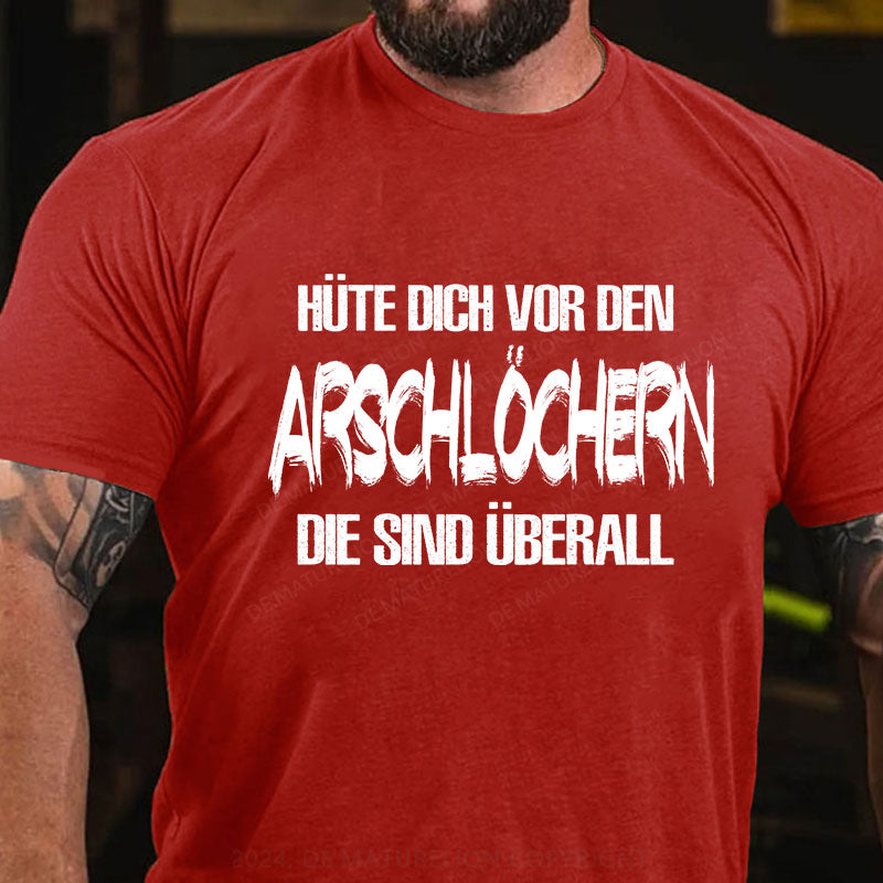 Hüte Dich Vor Den Arschlöchern Die Sind Überall T-Shirt