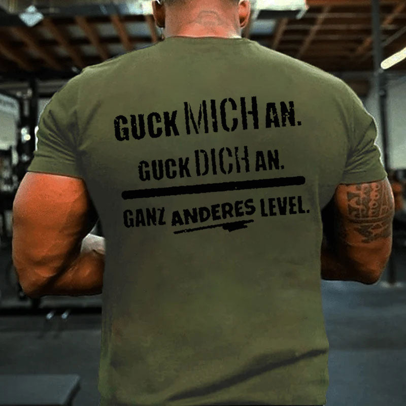 Guck Mich An Guck Dich An Ganz Anderes Level T-Shirt