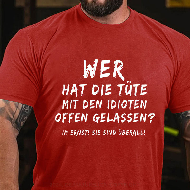 Wer hat die Tüte mit den Idioten offen gelassen? Im Ernst! Sie sind überall! T-Shirt