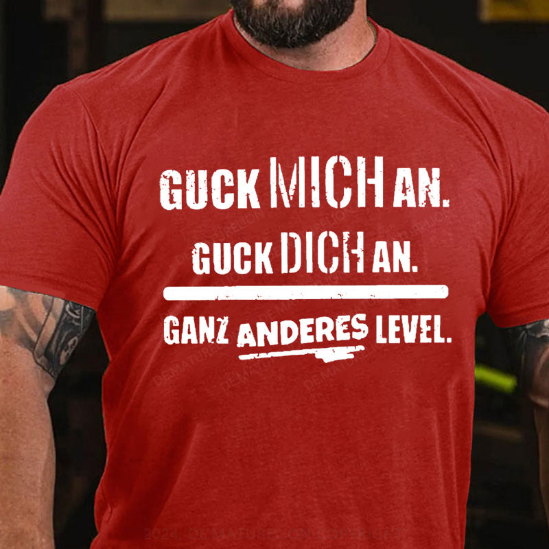 Guck mich an. Guck dich an. Ganz anderes Level T-Shirt