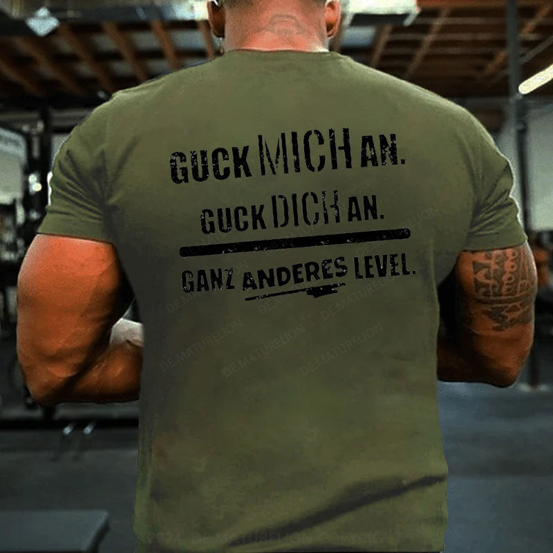 Guck Mich An Guck Dich An Ganz Anderes Level T-Shirt