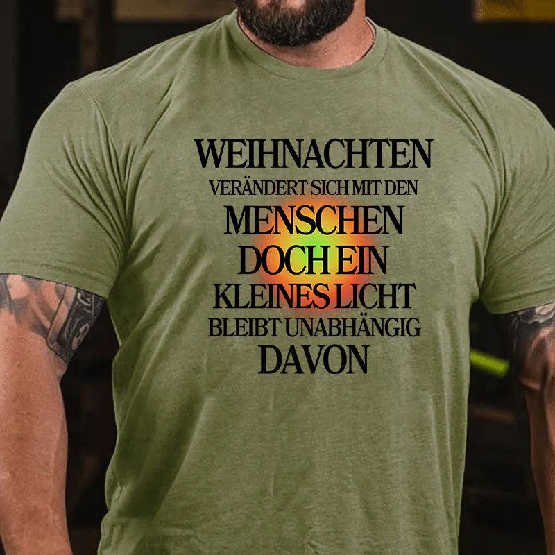 Weihnachten verändert sich mit den Menschen, doch ein kleines Licht bleibt unabhängig davon T-Shirt