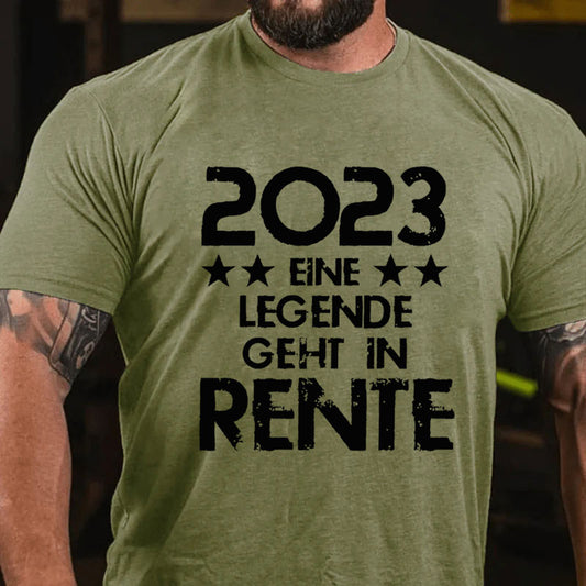 Personalisiert 2023 eine Legende geht in Rente T-Shirt