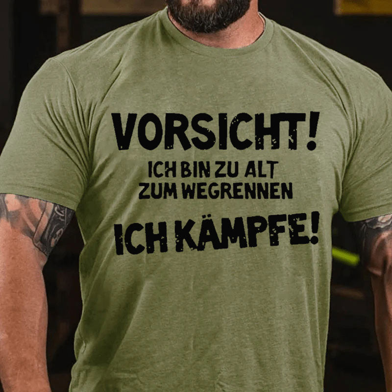 Vorsicht Ich Bin Zu Alt Zum Wegrennen Ich Kämpfe T-Shirt