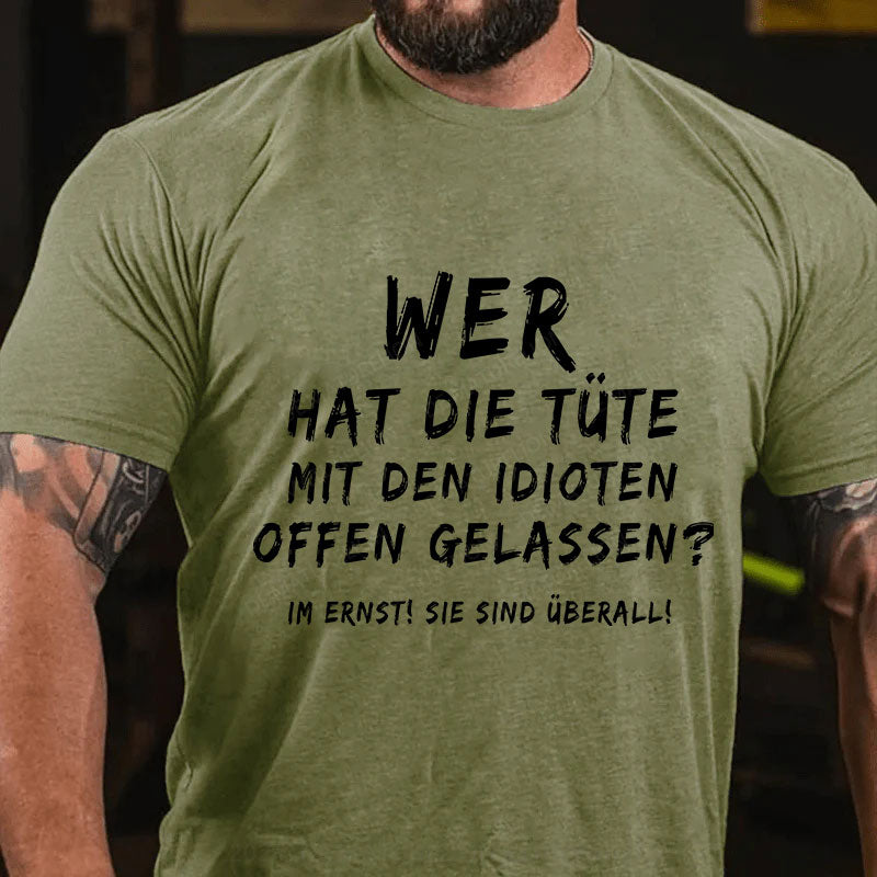 Wer hat die Tüte mit den Idioten offen gelassen? Im Ernst! Sie sind überall! T-Shirt