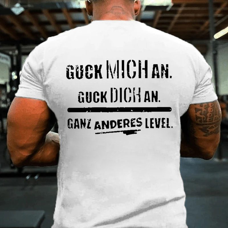 Guck Mich An Guck Dich An Ganz Anderes Level T-Shirt