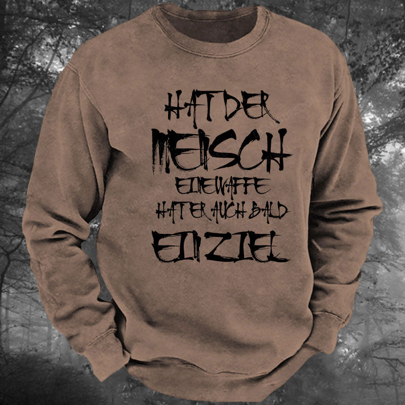 Hat der Mensch eine Waffe, hat er auch bald ein Ziel Gewaschenes Sweatshirt