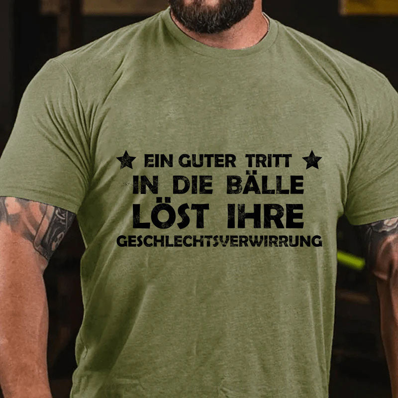 Ein Guter Tritt In Die Bälle Löst Ihre Geschlechtsverwirrung T-Shirt