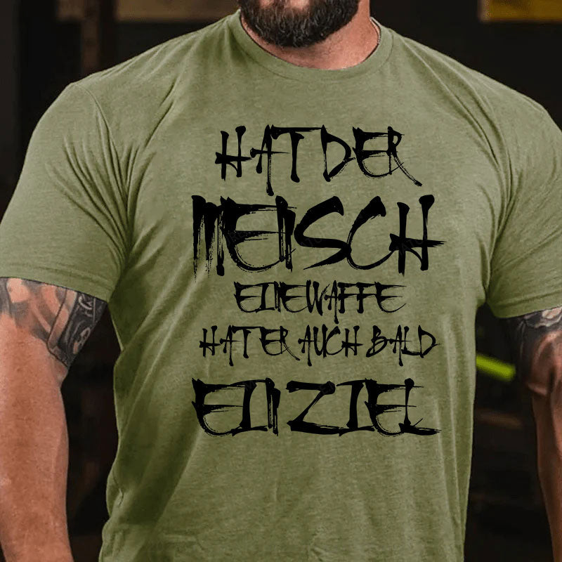 Hat der Mensch eine Waffe, hat er auch bald ein Ziel T-Shirt