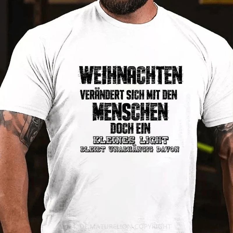 Weihnachten verändert sich mit den Menschen, doch ein kleines Licht bleibt unabhängig davon T-Shirt