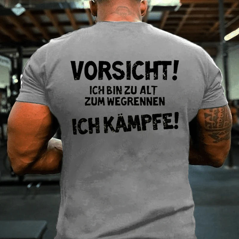 Vorsicht Ich Bin Zu Alt Zum Wegrennen Ich Kämpfe T-Shirt