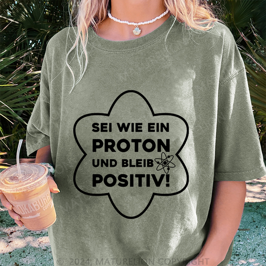 Maturelion Sei wie ein Proton und Postiv Damen Gewaschene Vintage T-Shirt