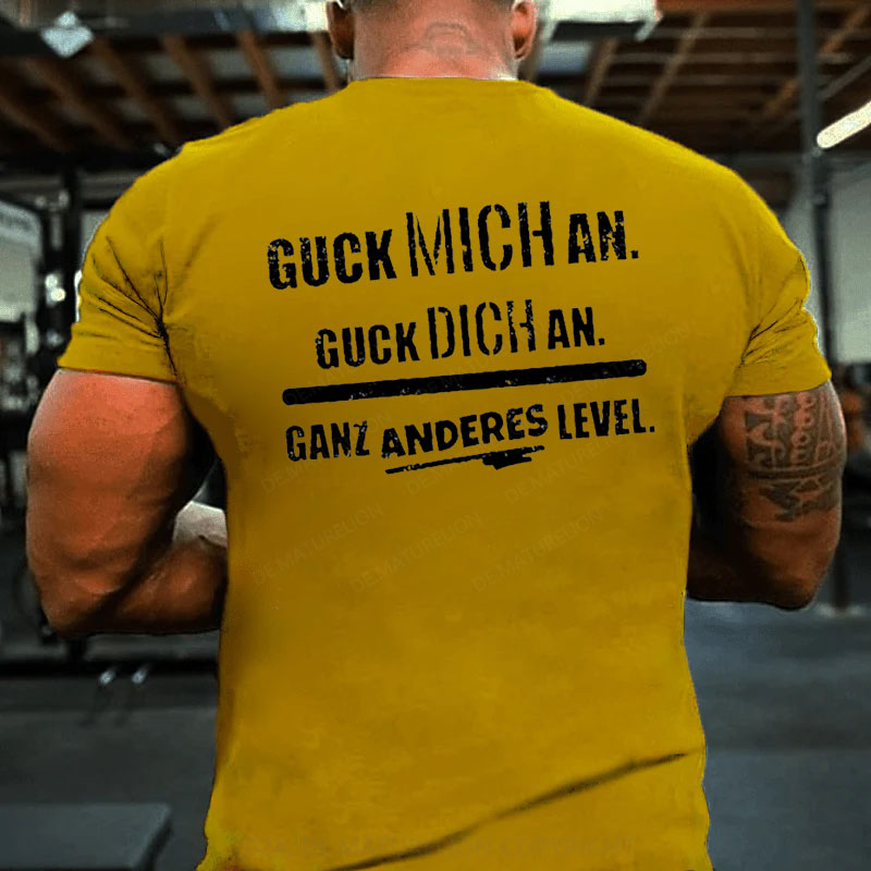 Guck Mich An Guck Dich An Ganz Anderes Level T-Shirt