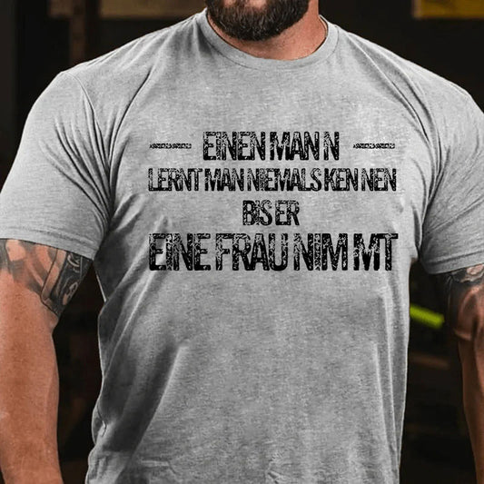 Einen Mann lernt man niemals kennen, bis er eine Frau nimmt T-Shirt