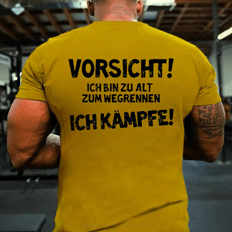 Vorsicht Ich Bin Zu Alt Zum Wegrennen Ich Kämpfe T-Shirt