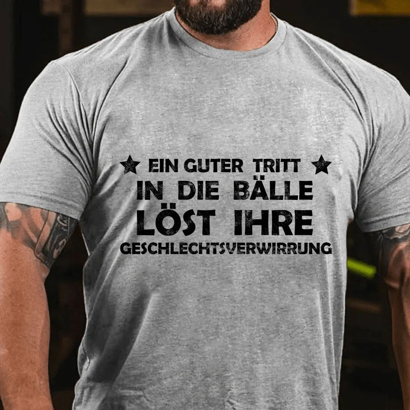 Ein Guter Tritt In Die Bälle Löst Ihre Geschlechtsverwirrung T-Shirt