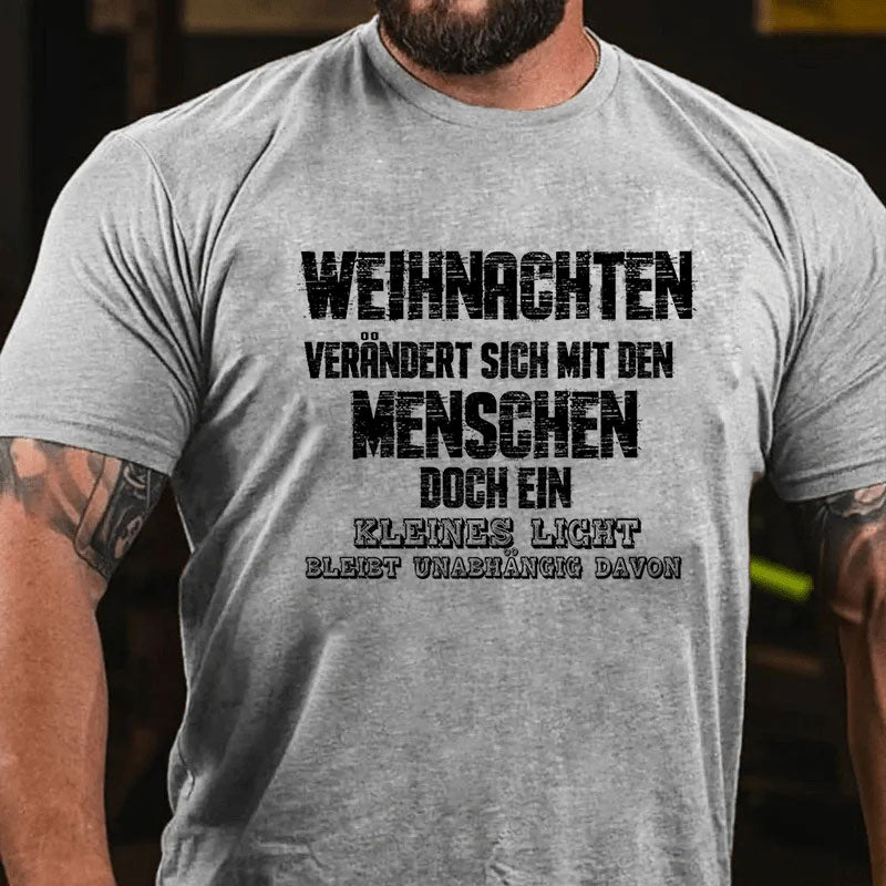 Weihnachten verändert sich mit den Menschen, doch ein kleines Licht bleibt unabhängig davon T-Shirt