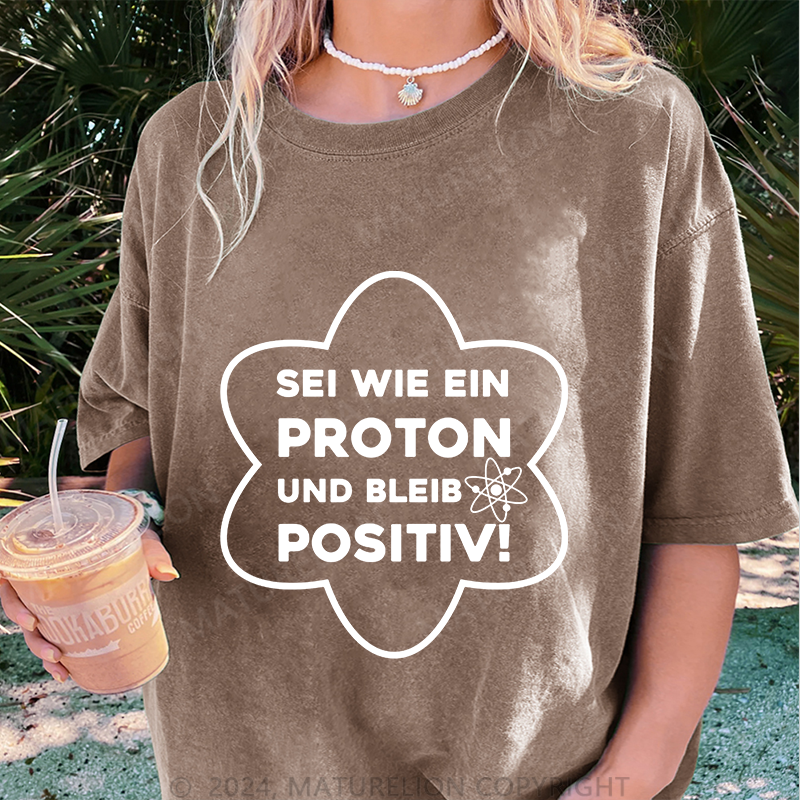 Maturelion Sei wie ein Proton und Postiv Damen Gewaschene Vintage T-Shirt