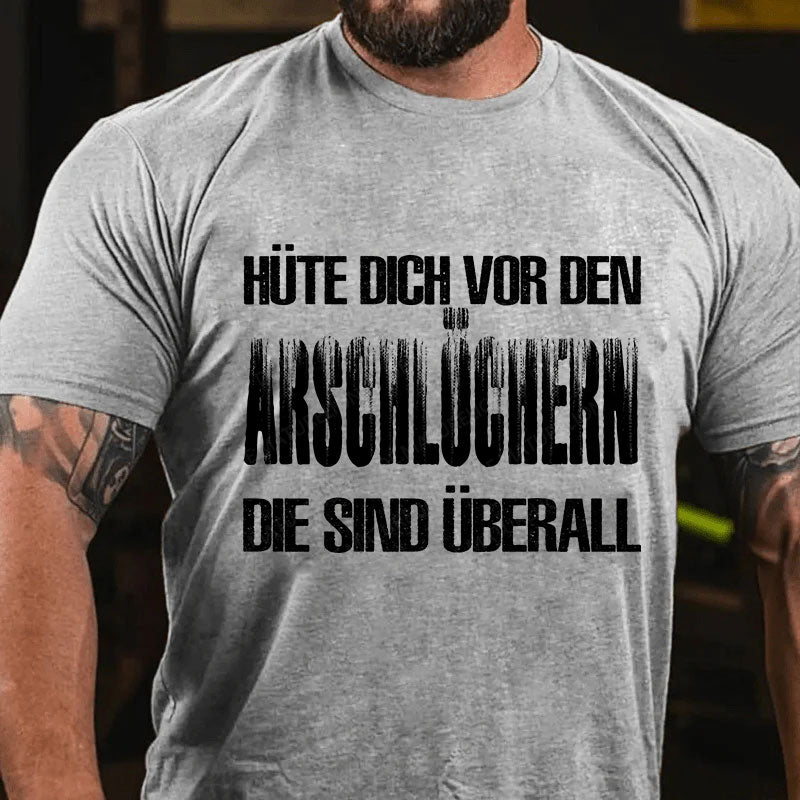 Hüte Dich Vor Den Arschlöchern Die Sind Überall T-Shirt