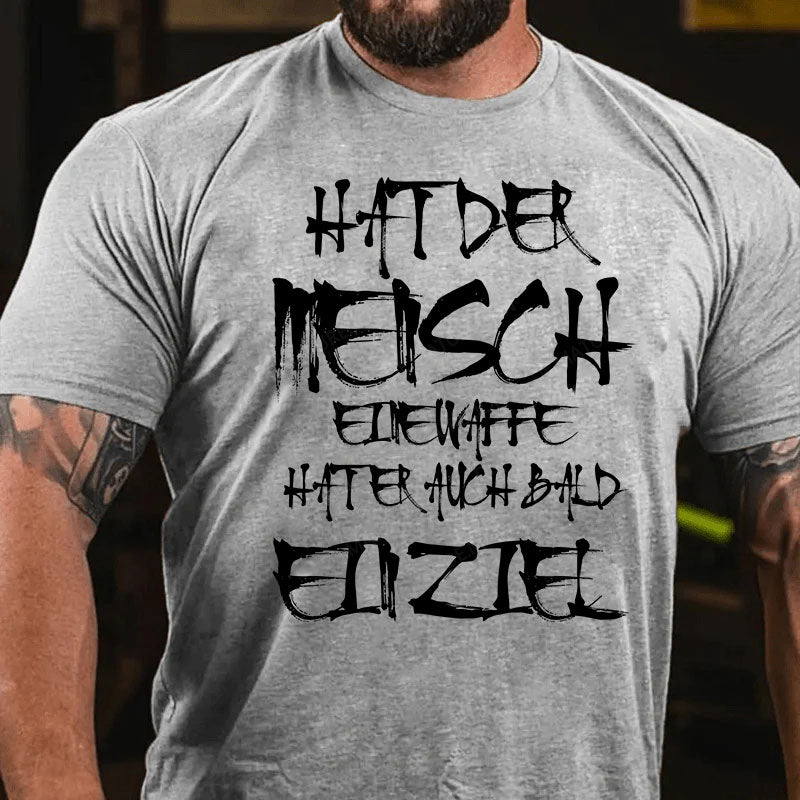 Hat der Mensch eine Waffe, hat er auch bald ein Ziel T-Shirt