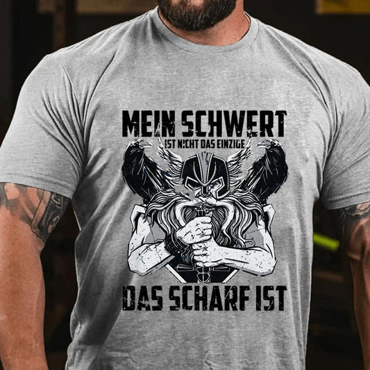 Nicht nur mein Schwert ist scharf T-Shirt