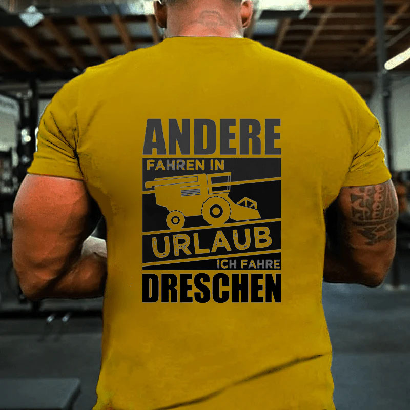 Andere fahren in Urlaub Ich fahre dreschen Männer T-Shirt