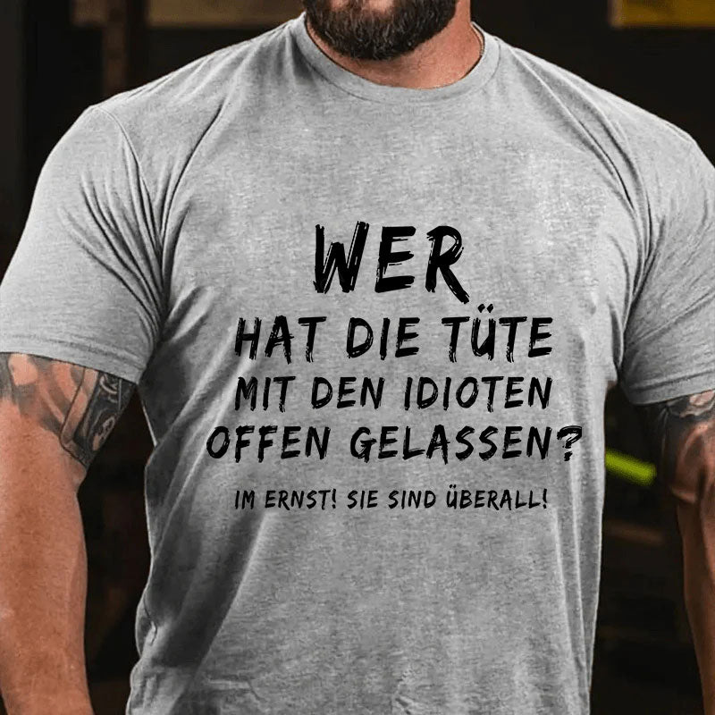 Wer hat die Tüte mit den Idioten offen gelassen? Im Ernst! Sie sind überall! T-Shirt