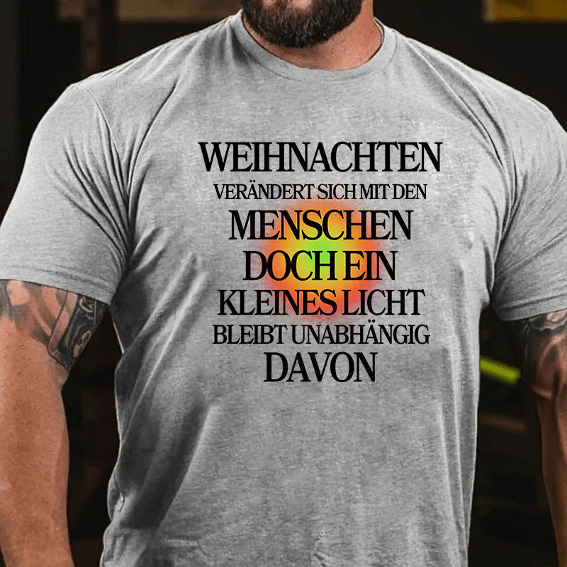 Weihnachten verändert sich mit den Menschen, doch ein kleines Licht bleibt unabhängig davon T-Shirt