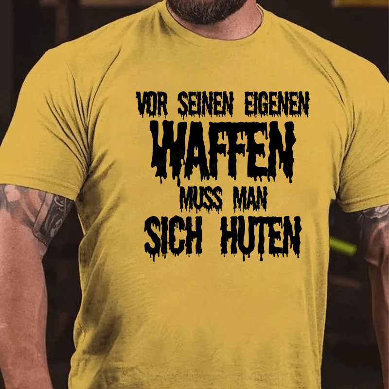 Vor seinen eigenen Waffen muss man sich hüten T-Shirt