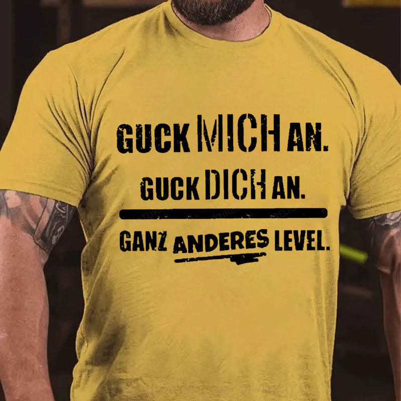 Guck mich an. Guck dich an. Ganz anderes Level T-Shirt