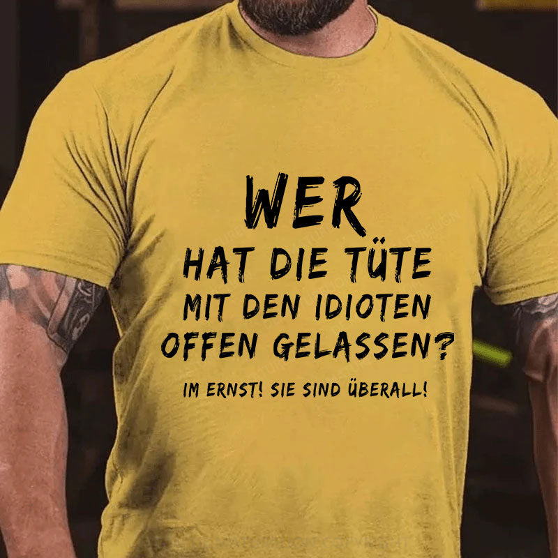 Wer hat die Tüte mit den Idioten offen gelassen? Im Ernst! Sie sind überall! T-Shirt