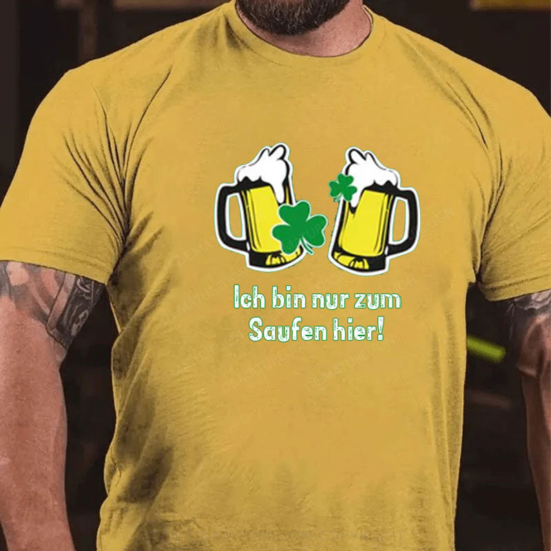 Ich Bin Nur Zum Saufen Hier T-Shirt